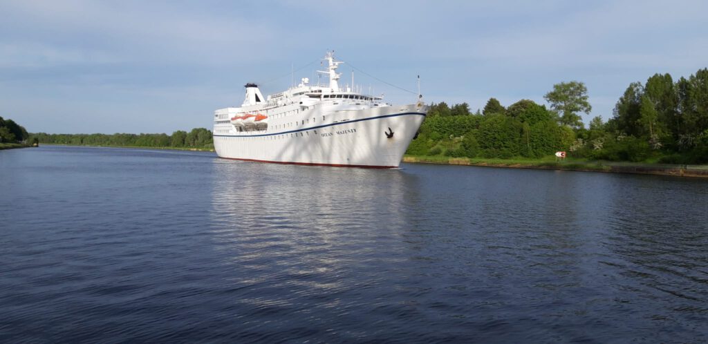 Ocean Majesty auf dem Nord-Ostsee-Kanal